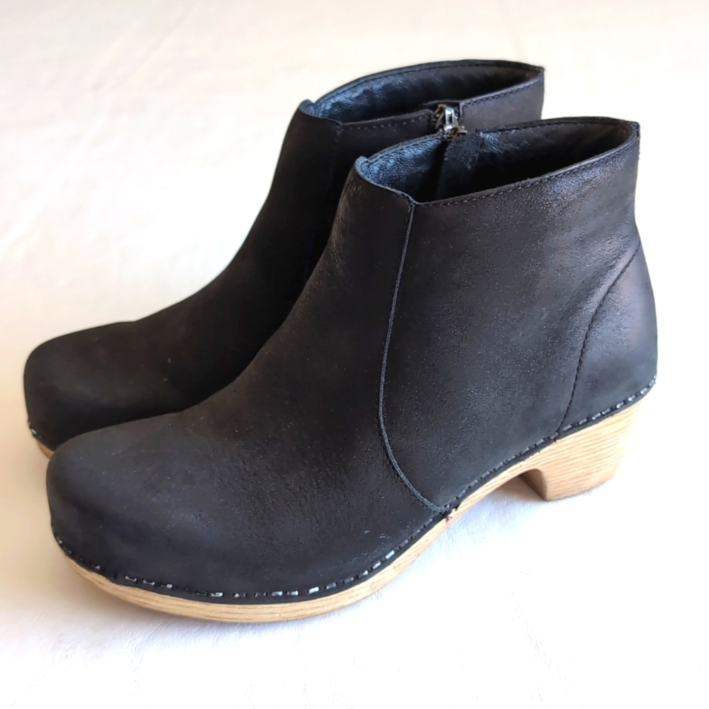 Dansko Maria Black Nubuck Boots / Booties w/ Short Heel Women's Size EU 36
